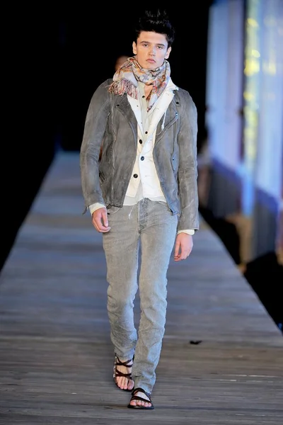 Look 5